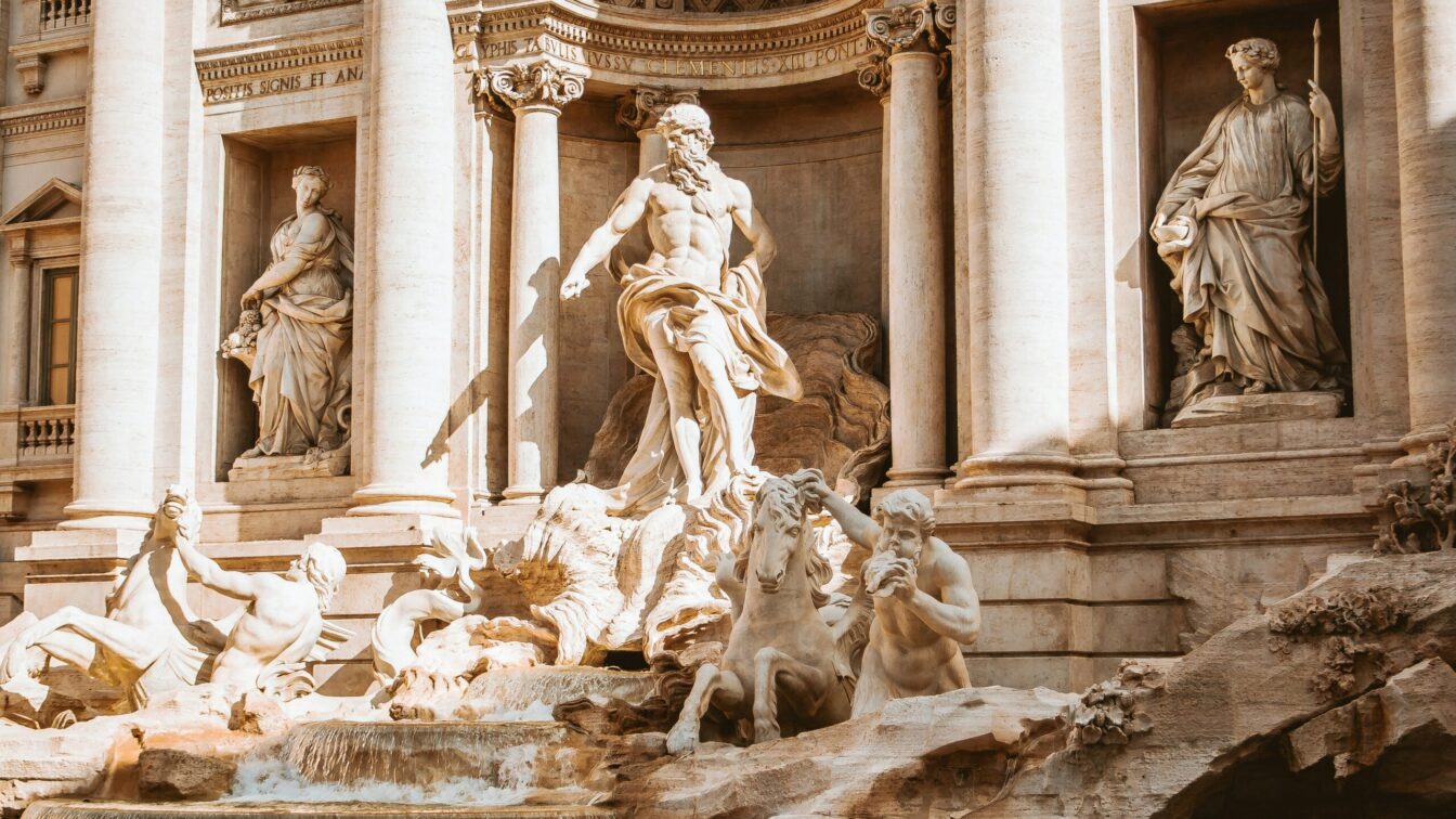 Trevibrunnen in Rom bei Sonnenschein