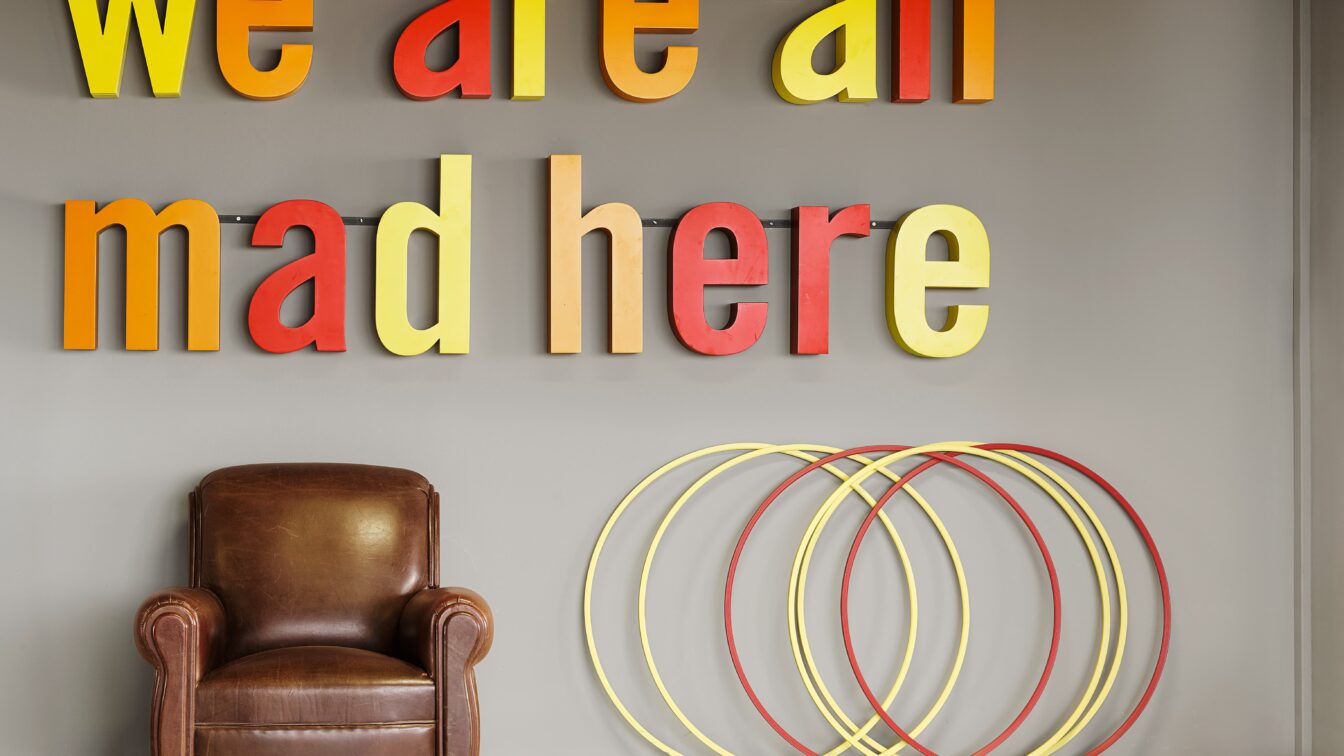 Design-Details in einem Meetingraum im 25hours Hotel in Wien