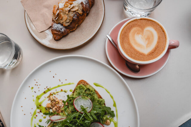 Brunch im Let it Bloom in Valencia kommt immer vegan daher.