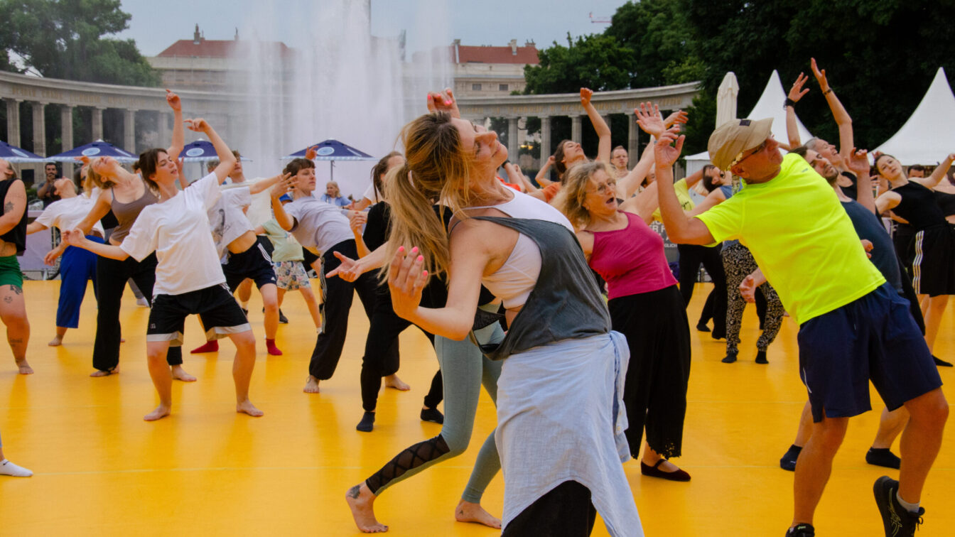 Public Moves 2026 in Wien am Schwarzenbergplatz.