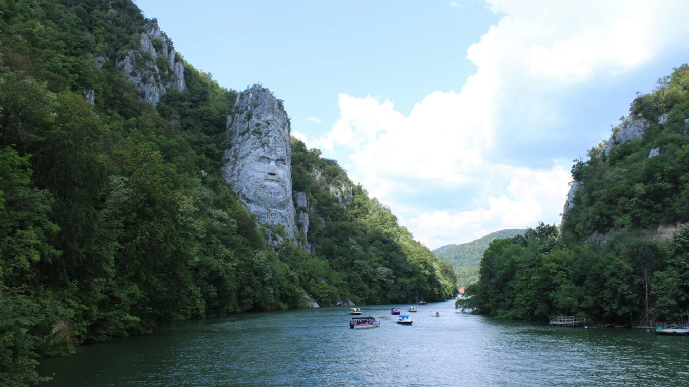 Auf dem Wasser der Dunărea in Rumänien.