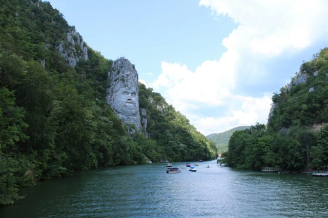 Auf dem Wasser der Dunărea in Rumänien.