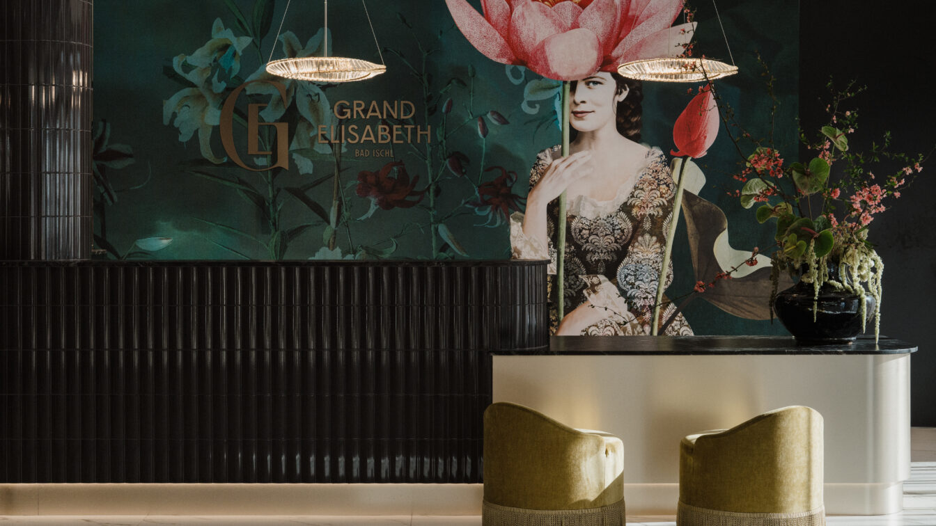 Die Rezeption des Grand Elisabeth Hotels in Bad Ischl.