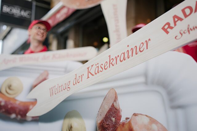 Welttag der Käsekrainer von Radatz in Wien