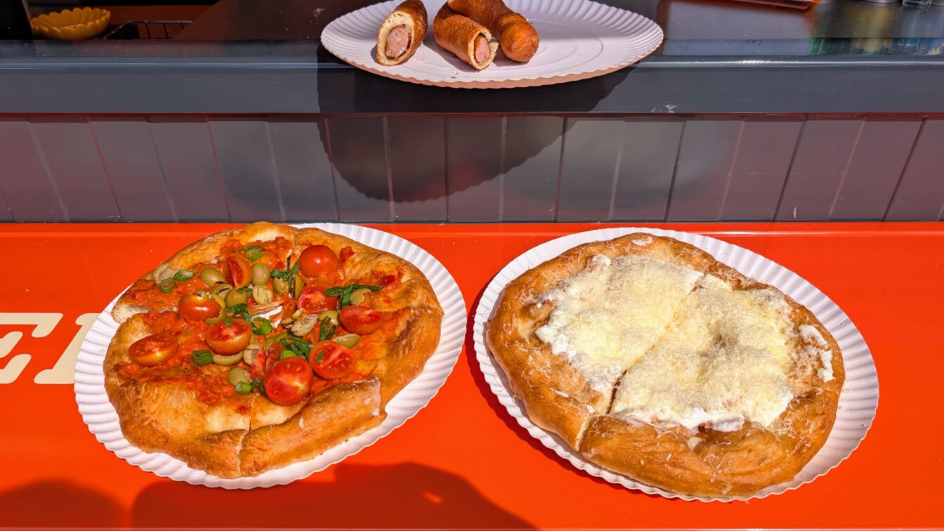 Langos-Variationen von der Langos Bar im Wiener Prater