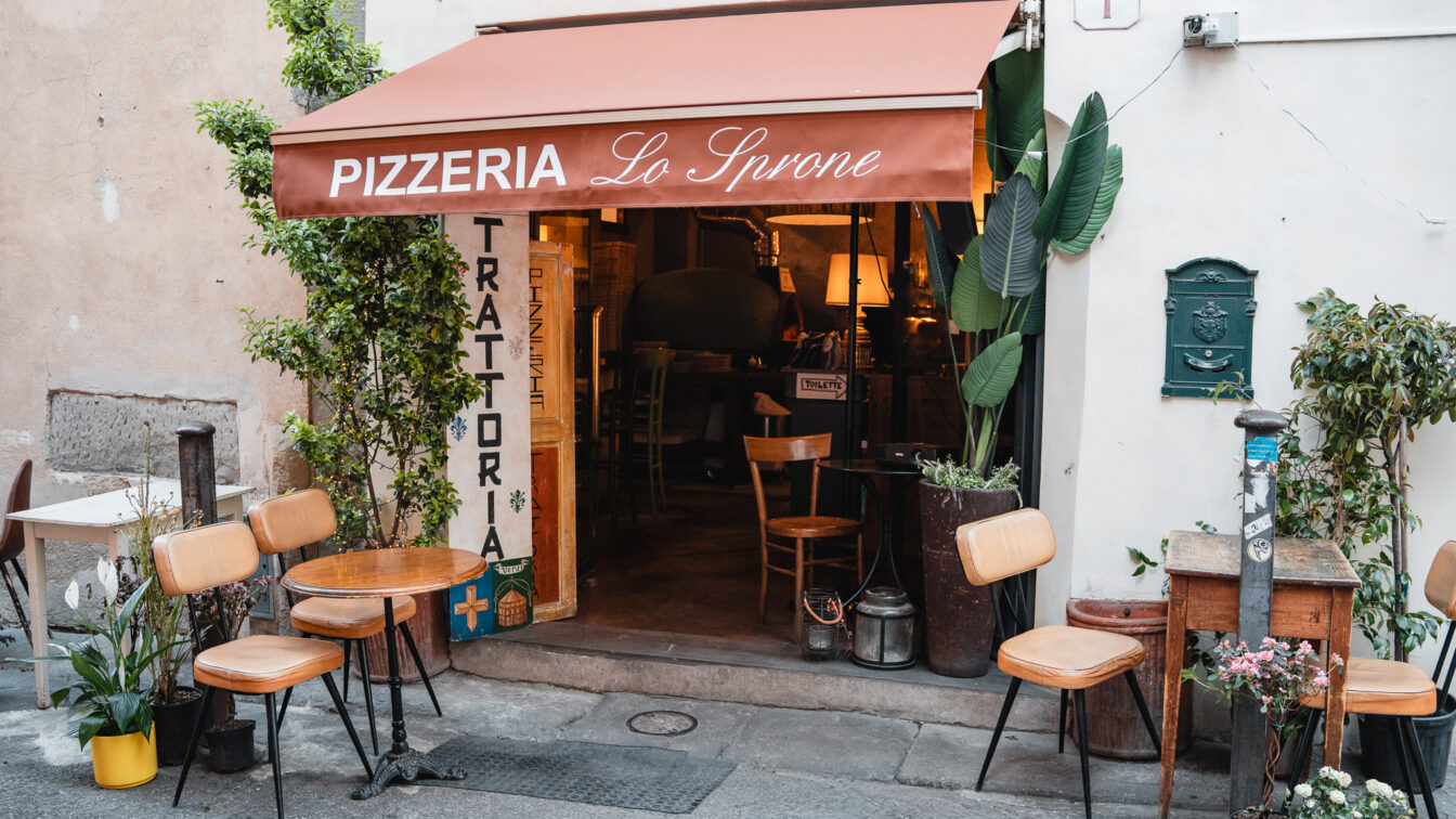 Die Pizzeria Lo Sprone in Florenz von außen.