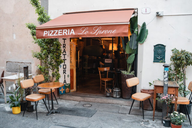 Die Pizzeria Lo Sprone in Florenz von außen.