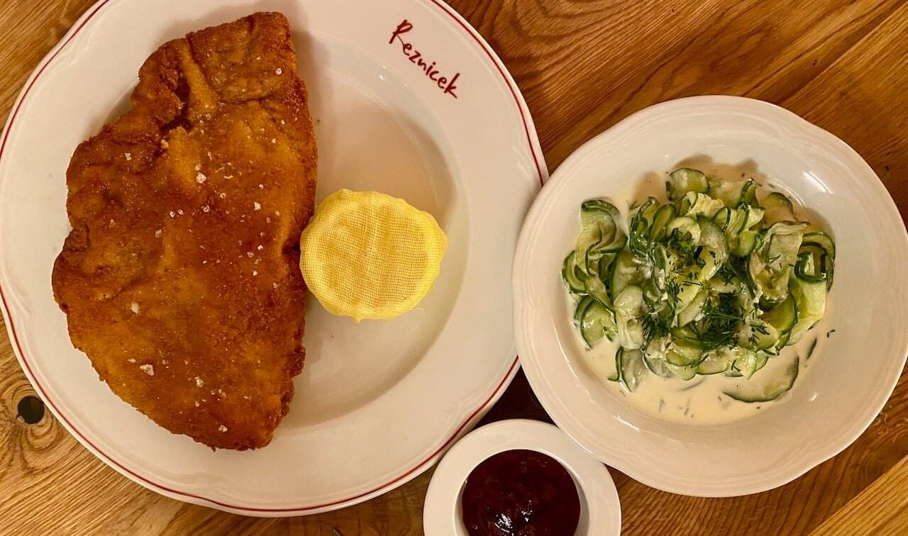 Schnitzel im Restaurant Reznicek in Wien