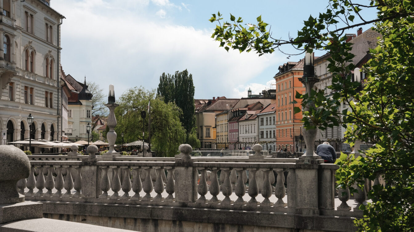 Ljubljana Blick auf Häuser und Fluss