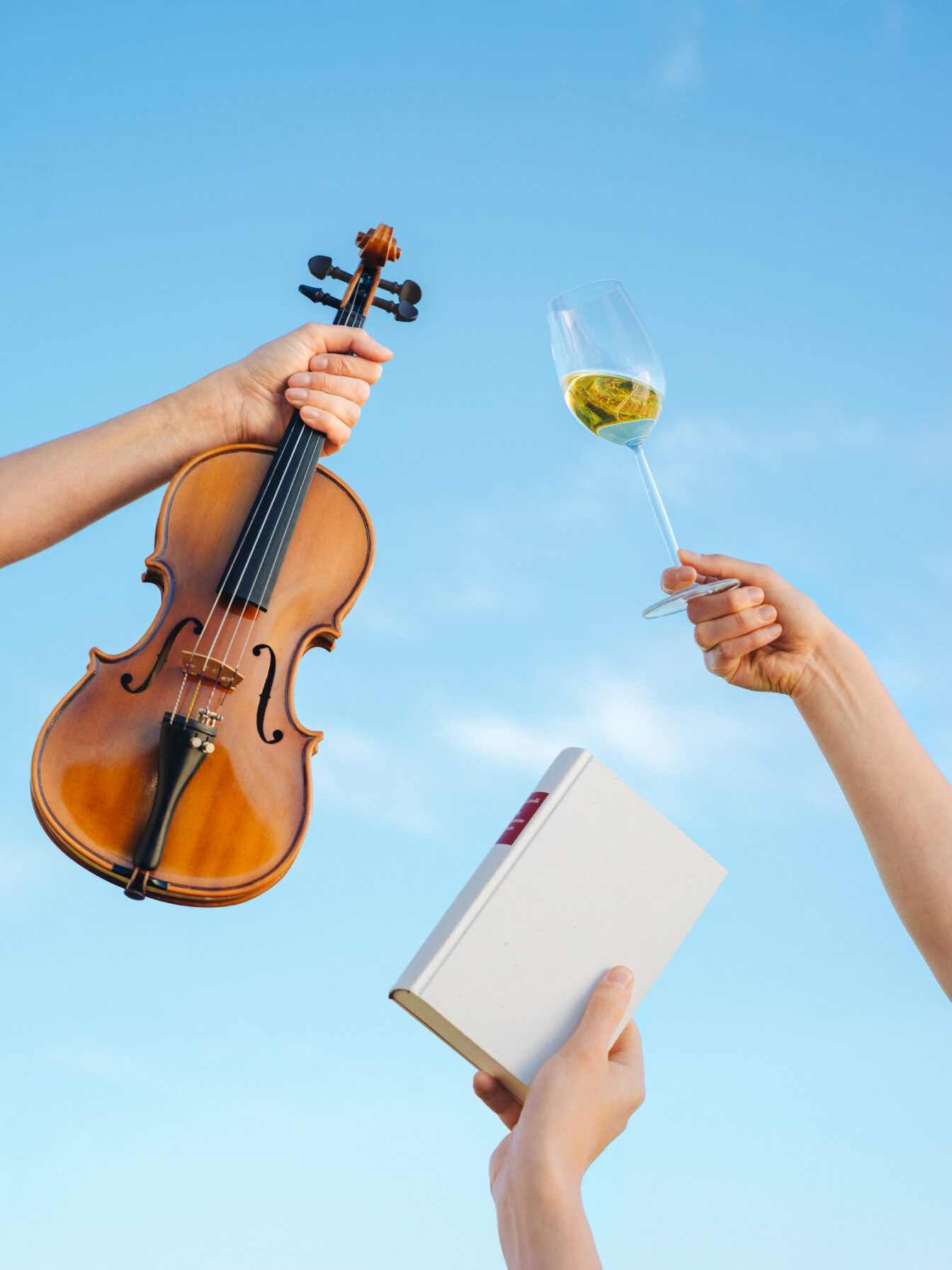 36 Gründe, den Sommer mit einem Glaserl in der Hand zu verbringen – Kultur bei Winzerinnen & Winzern bringt Musik, Wein und Witz in die Kellergassen Niederösterreichs. (c) © Niederösterreich Werbung/ schwarz-koenig.at