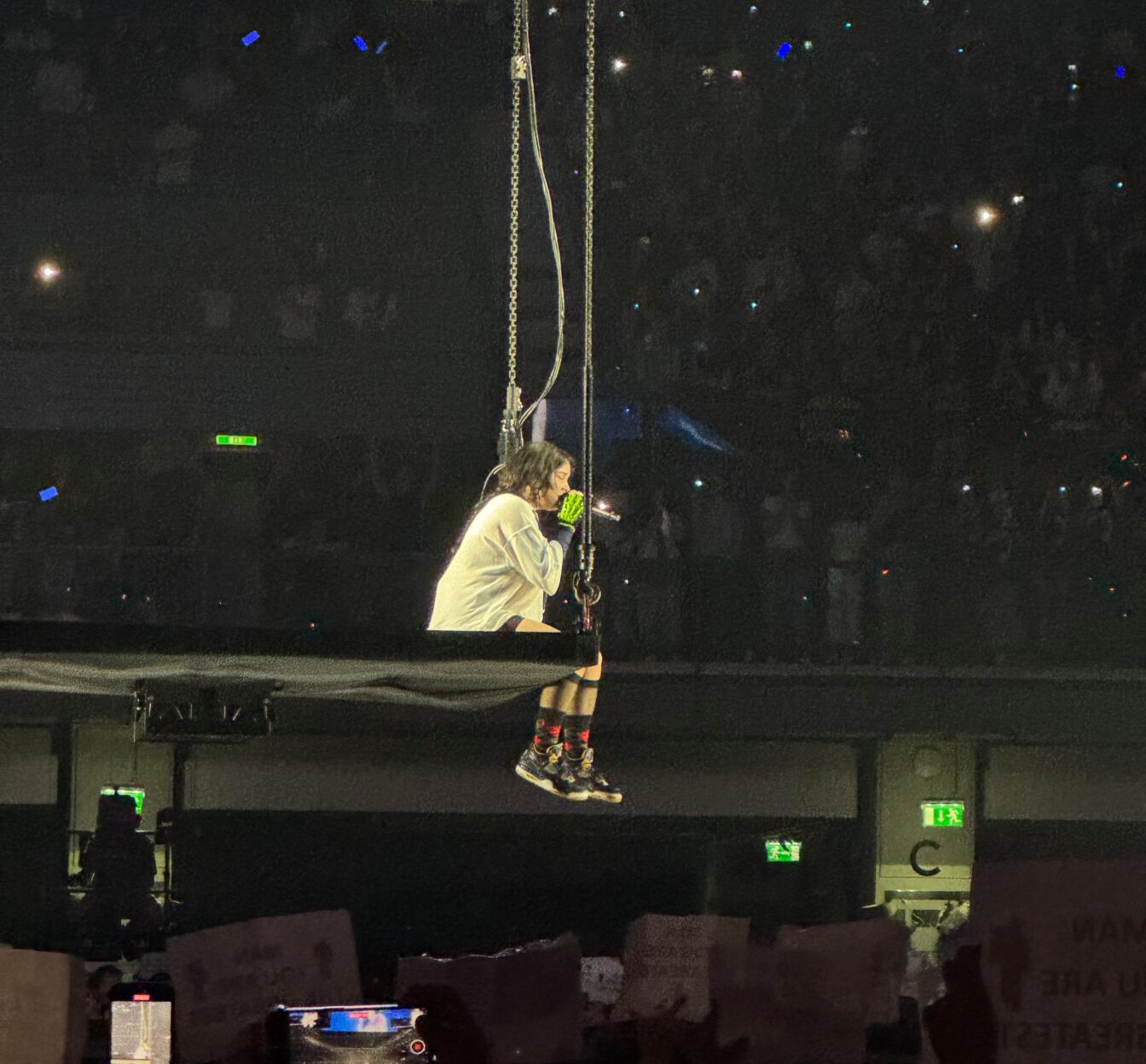 Billie Eilish auf der Bühne live in Wien