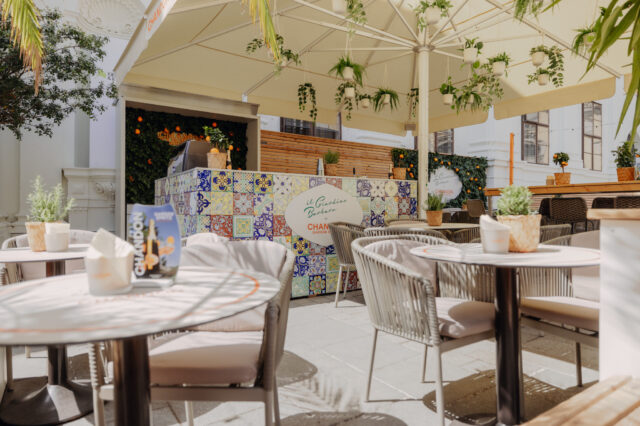 Blick in den Gastgarten des IL GIARDINO BARBARO Sommer Pop-up in Wien