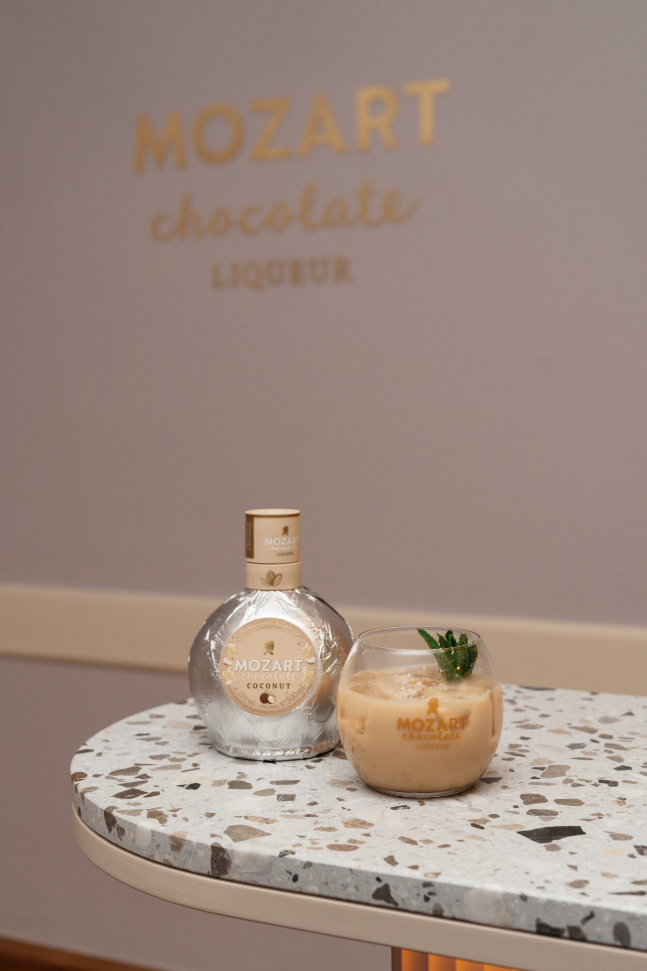 Der Drink _Coconut Allegro_ von Attila Szelhoffer mit Mozart Coconut