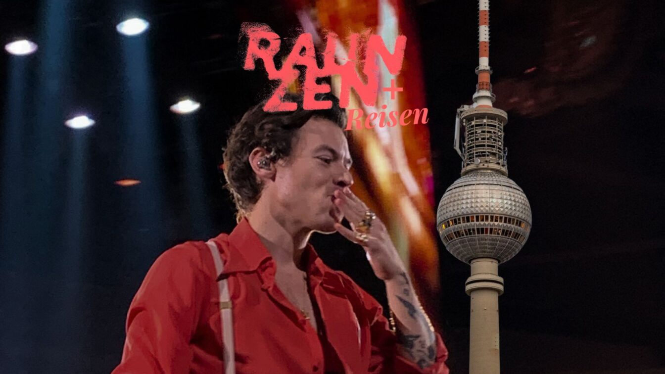 Ein Bild vom Harry Styles während eines Konzerts, der eine Kusshand in Richtung Fernsehturm von Berlin wirft.