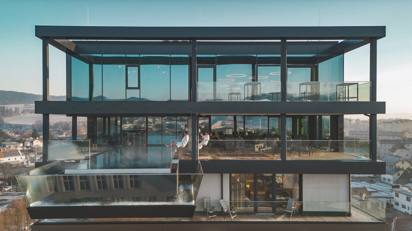 Hotel Freigold mit Schaukeln und Infinity Pool