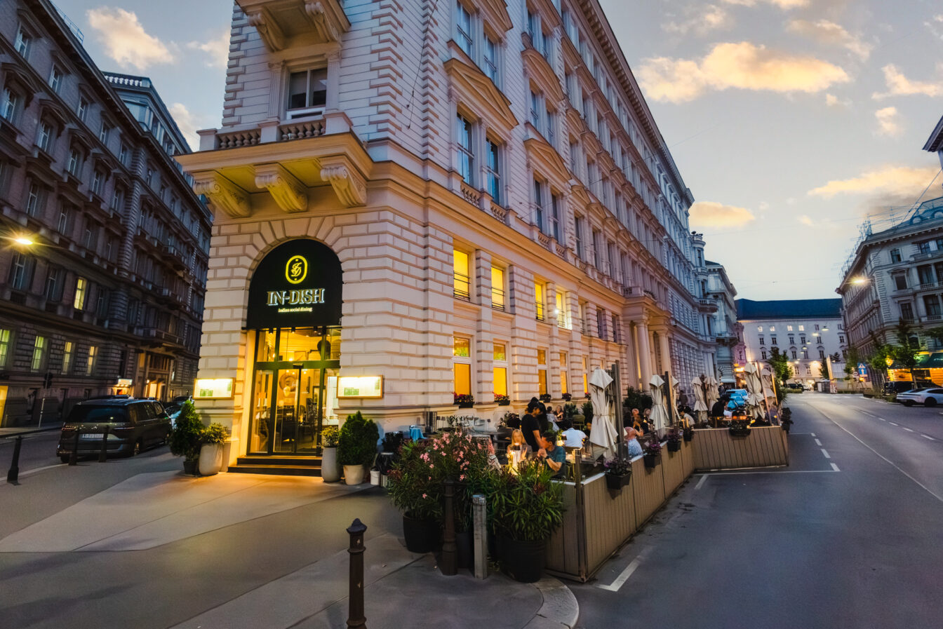 Blick auf das Restaurant In-Dish in Wien mit Gastgarten