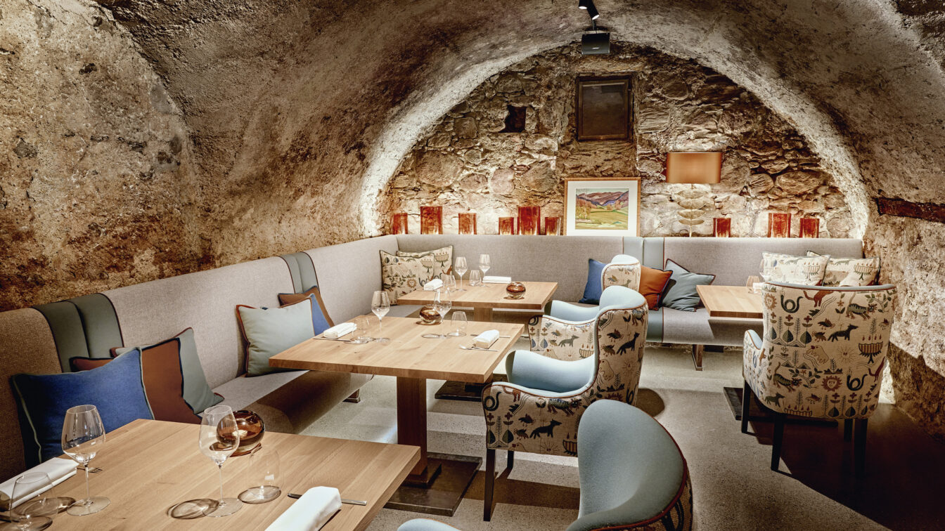 Das neue Aurea Fine Dining Restaurant in Tirol im Höhlen-Look.