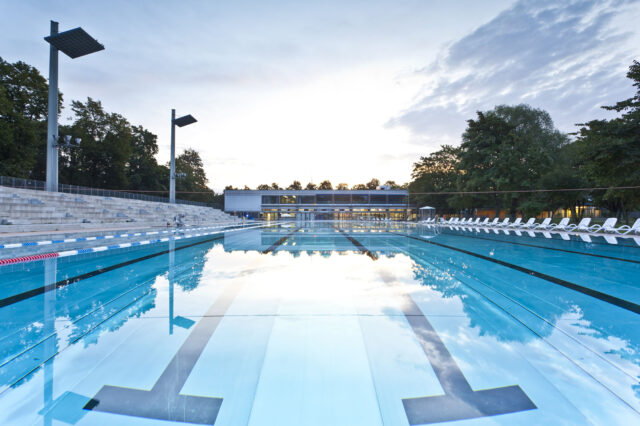Dantebad, Schwimmbecken im Stadionbereich