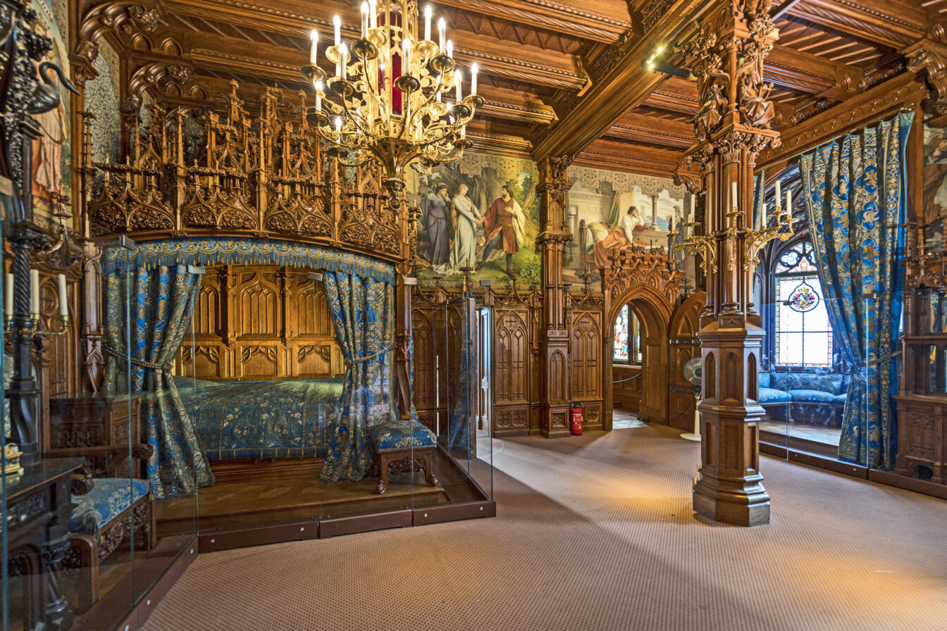ein Schlafzimmer im historischen Schloss Neuschwanstein