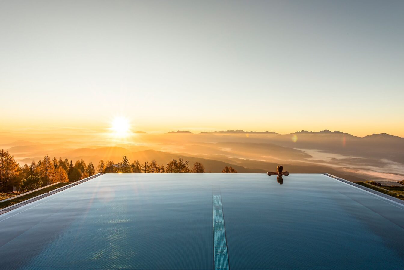 Mountain Resort Feuerberg Infinity-Pool (c) Franz Gerdl