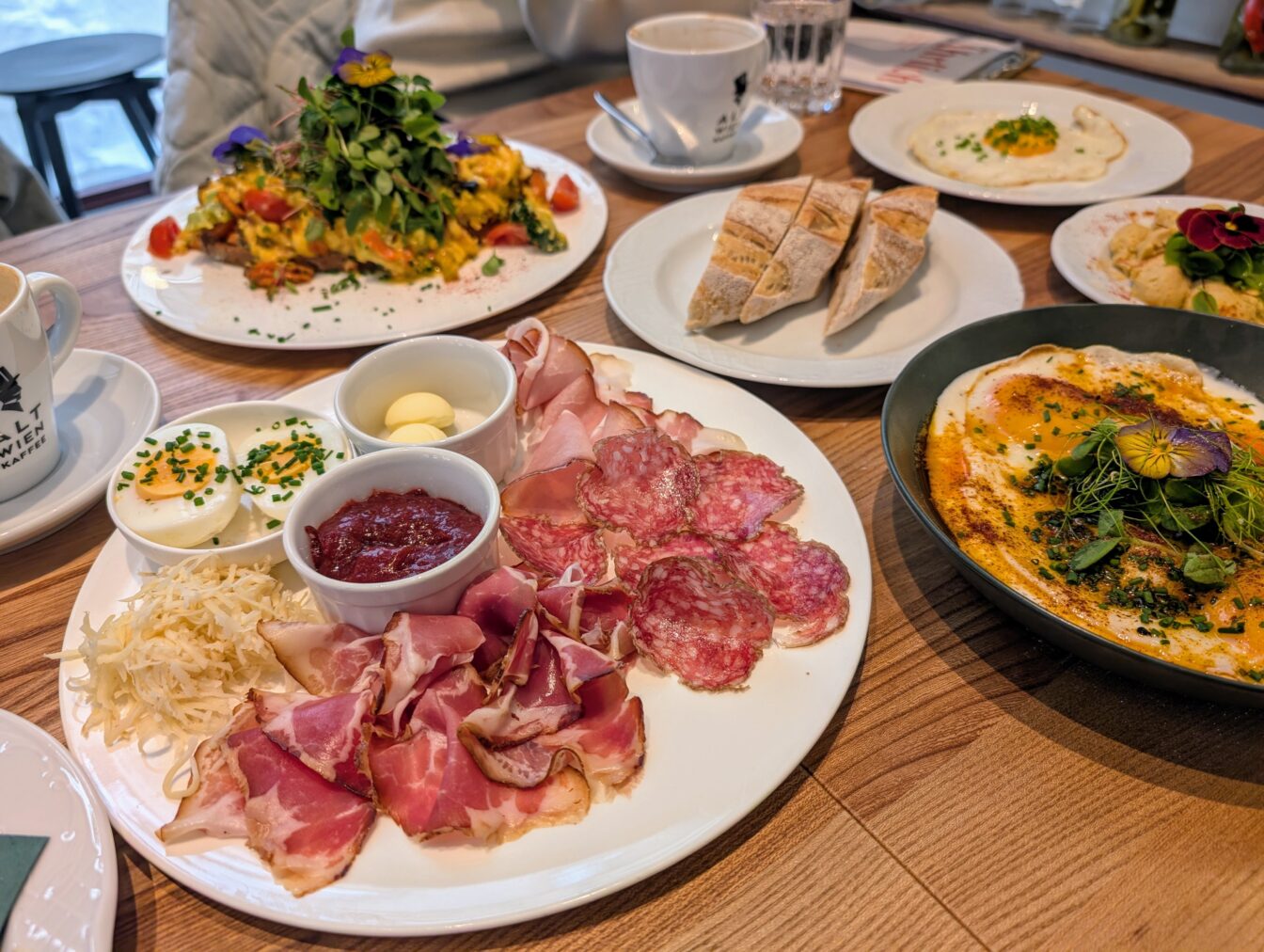 Frühstücksgerichte im Restaurant Ährlich in Wien