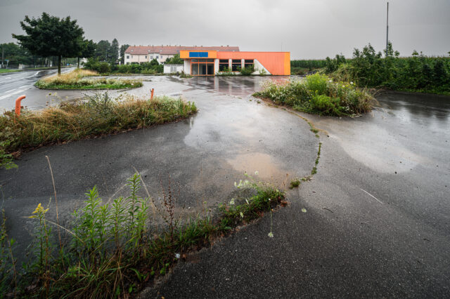 ehemalige Zielpunkt-Filiale mit Parkplatz in Hornstein