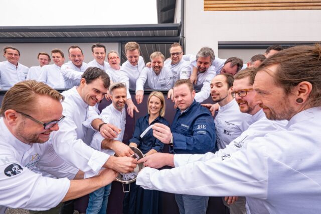 zahlreiche Köch*innen, die beim Chefs Roulette in Österreich mitmachen