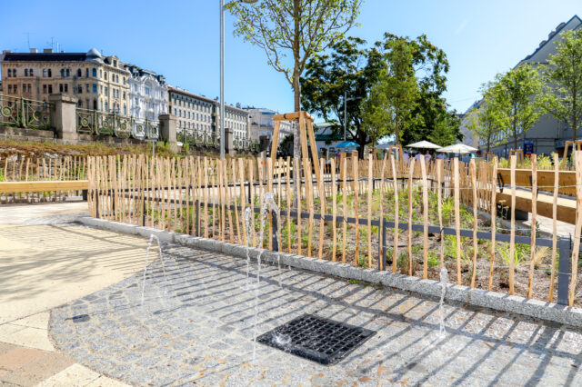 der Barbara-Prammer-Park im Sommer in Wien