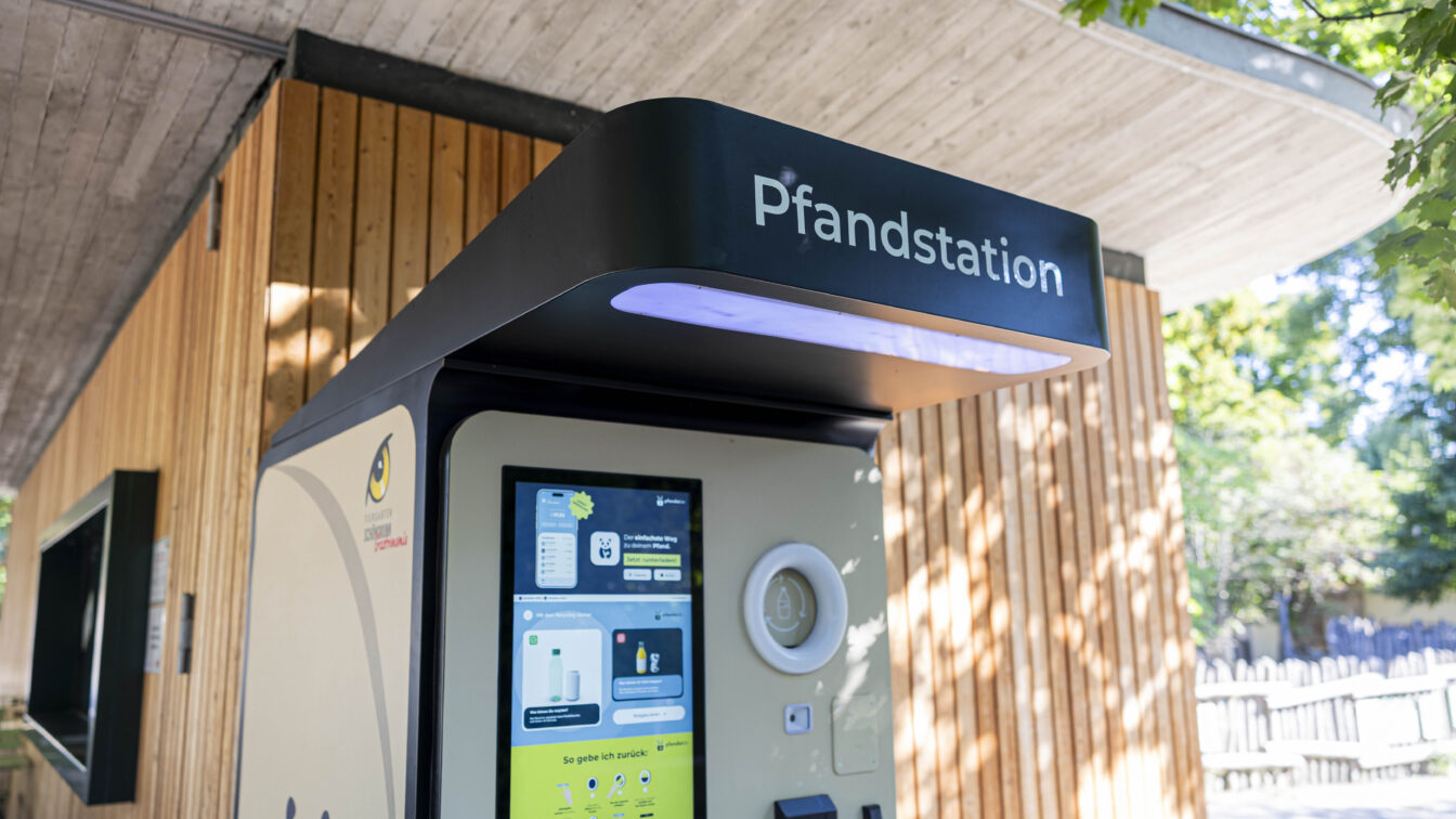 Ein Automat von Pfandabär im Tiergarten Schönbrunn