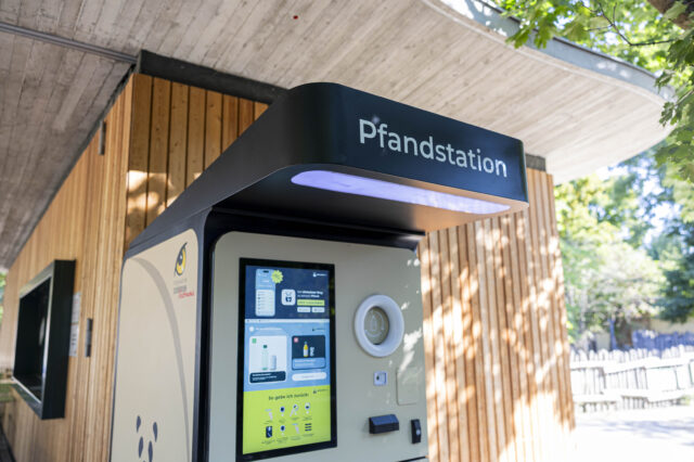 Ein Automat von Pfandabär im Tiergarten Schönbrunn