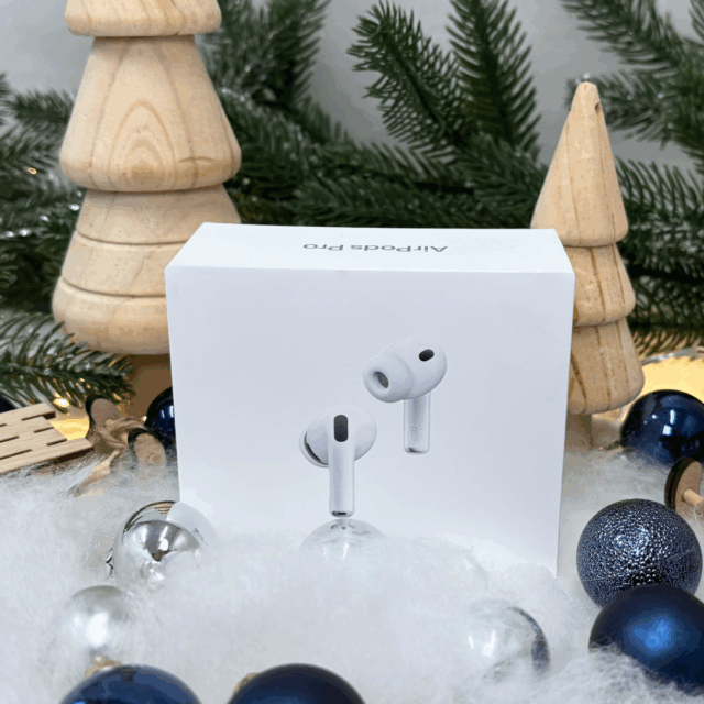 Apple Air Pods 3 Pro Schachtel mit Weihnachtsschmuck (c) DenizBank AG
