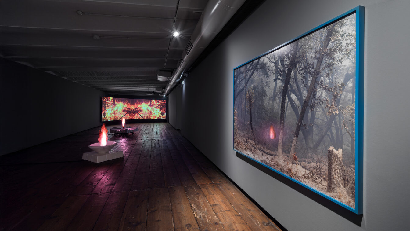 In der ersten großen institutionellen Einzelausstellung des Künstlers in Österreich, widmet sich das KunstHausWien, ein Museum der Wien Holding, der menschlichen (Ohn-)macht im Angesicht der Klimawende. Die neue Schau ist von 10. September 2025 bis 8. März 2026 zu sehen.