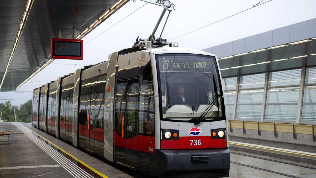 Premierenfahrt der neuen Bim 27