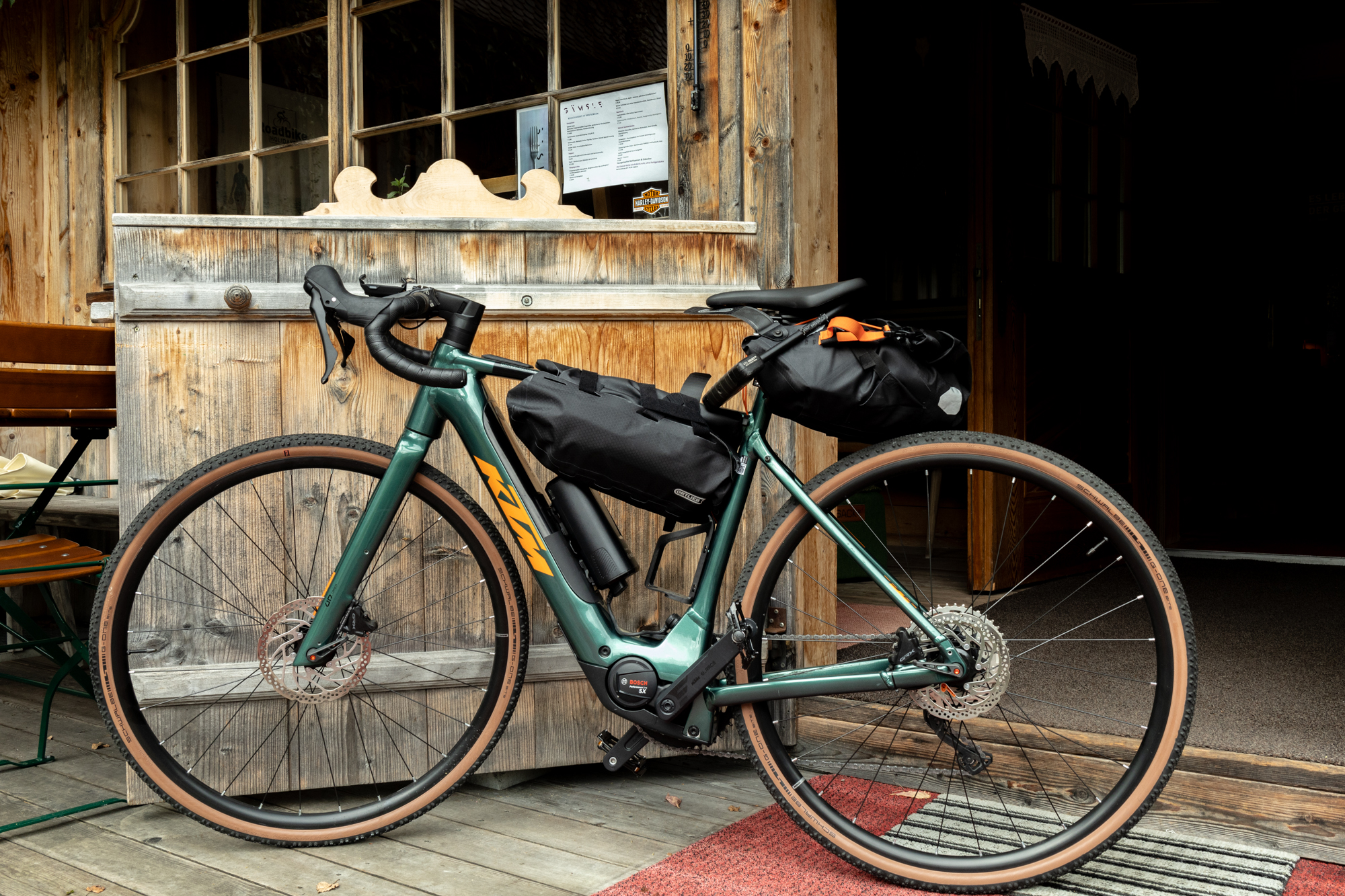 E-Bike in Hütte (c) Sonja Koller | 1000things
