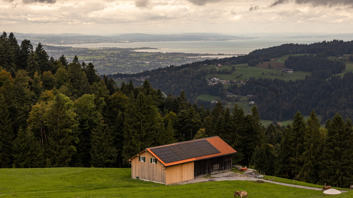 Vorarlberg Hütte mit Bodensee (c) Sonja Koller | 1000things