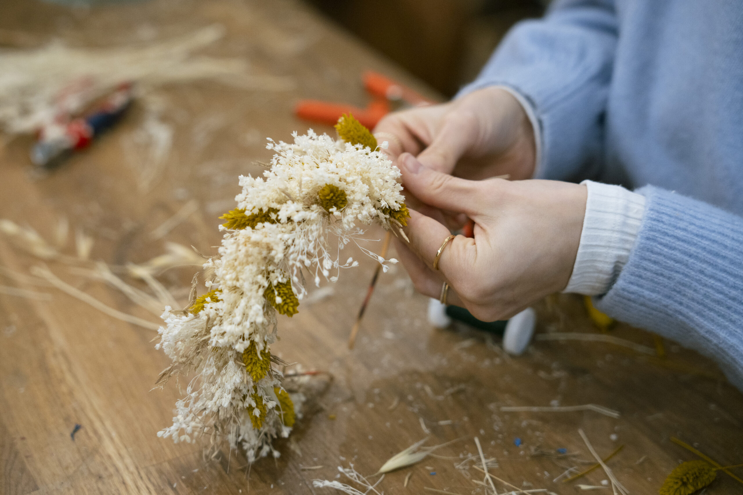 Blumenkranzbinden bei We Are Flowergirls