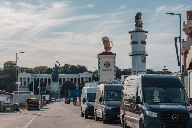 Der Aufbau des Münchner Oktoberfests im August.