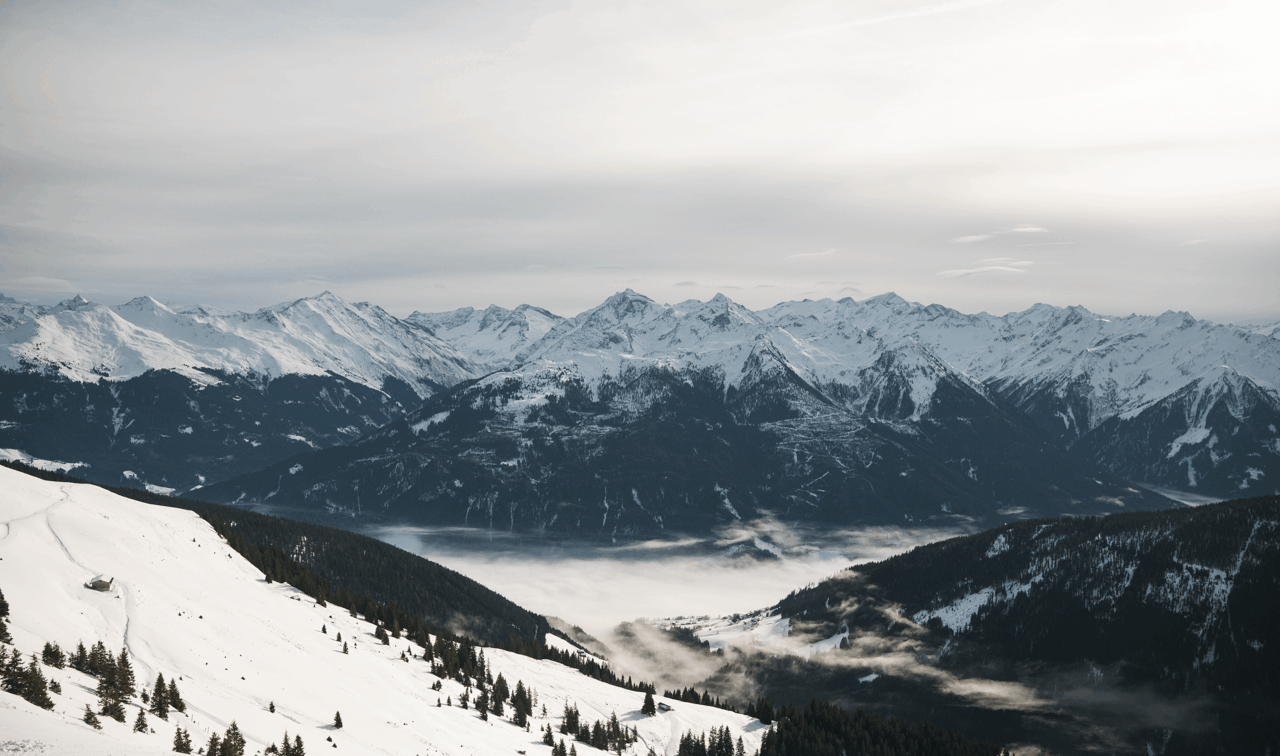 Berge mit Schnee (c) Michelle Doninger | 1000things