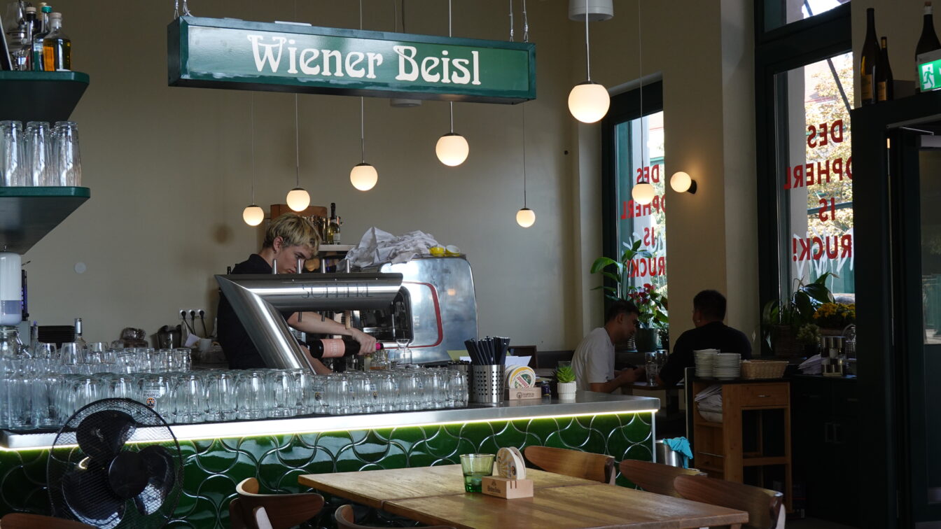 Blick in das Lokal Sopherl am Naschmarkt in Wien