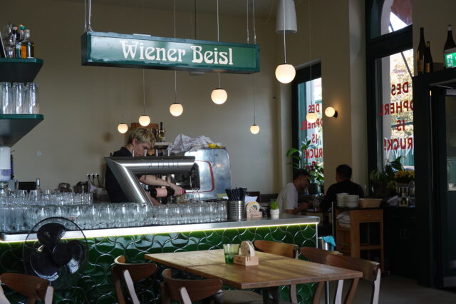 Blick in das Lokal Sopherl am Naschmarkt in Wien