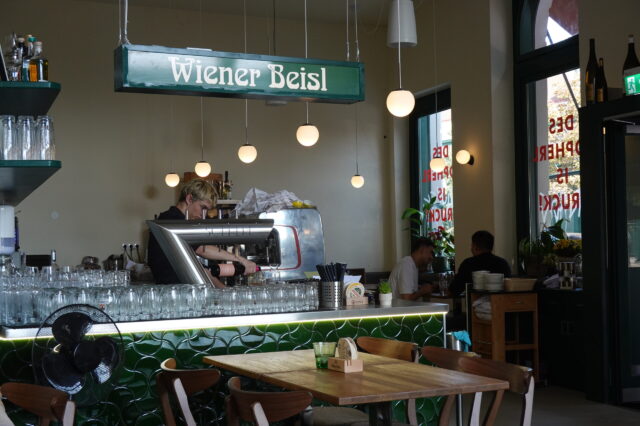 Blick in das Lokal Sopherl am Naschmarkt in Wien