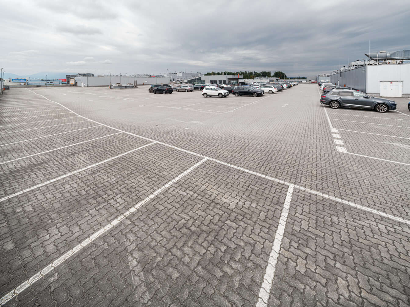Steiermark_ Parkplatz Shopping City Seiersberg