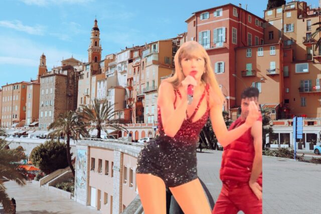 Collage mit einer Performance-Szene von Taylor Swift in einem glitzernden Bühnenoutfit, kombiniert mit einem mediterranen Reiseziel mit bunten Häusern, Palmen und einer historischen Kirche im Hintergrund