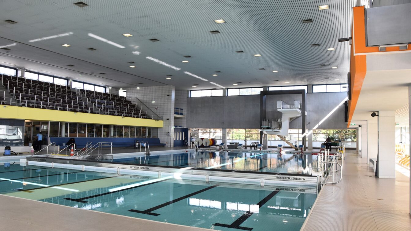 Baden in Wien: Das Hallenbad Floridsdorf von innen