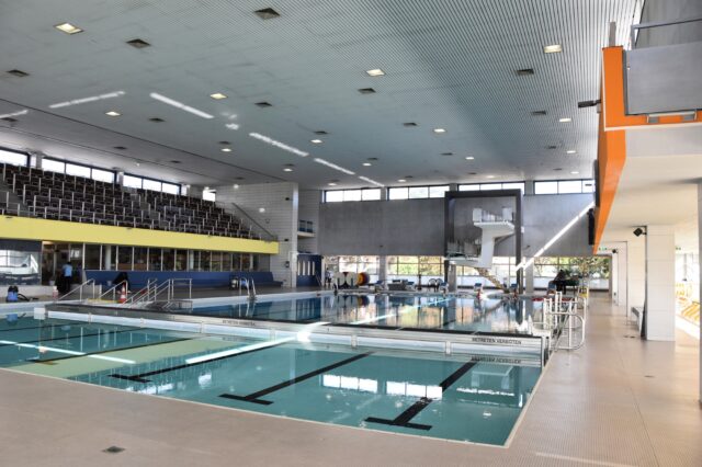 Baden in Wien: Das Hallenbad Floridsdorf von innen