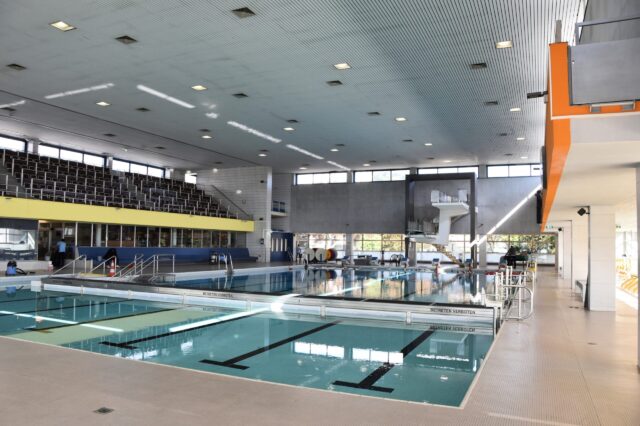 Baden in Wien: Das Hallenbad Floridsdorf von innen