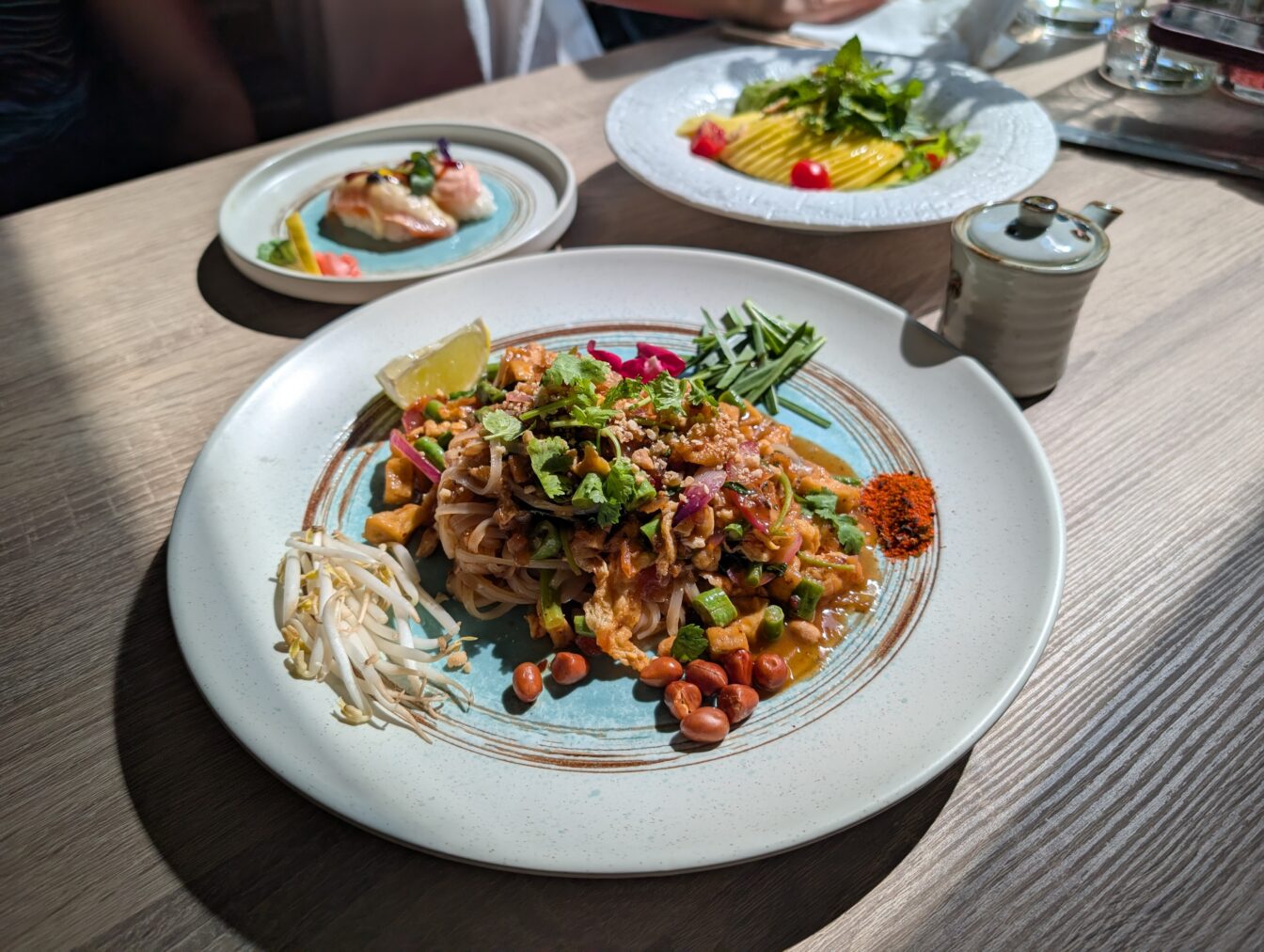 Pad Thai mit Tofu im Restaurant Coconut Curry in der Burggasse in Wien