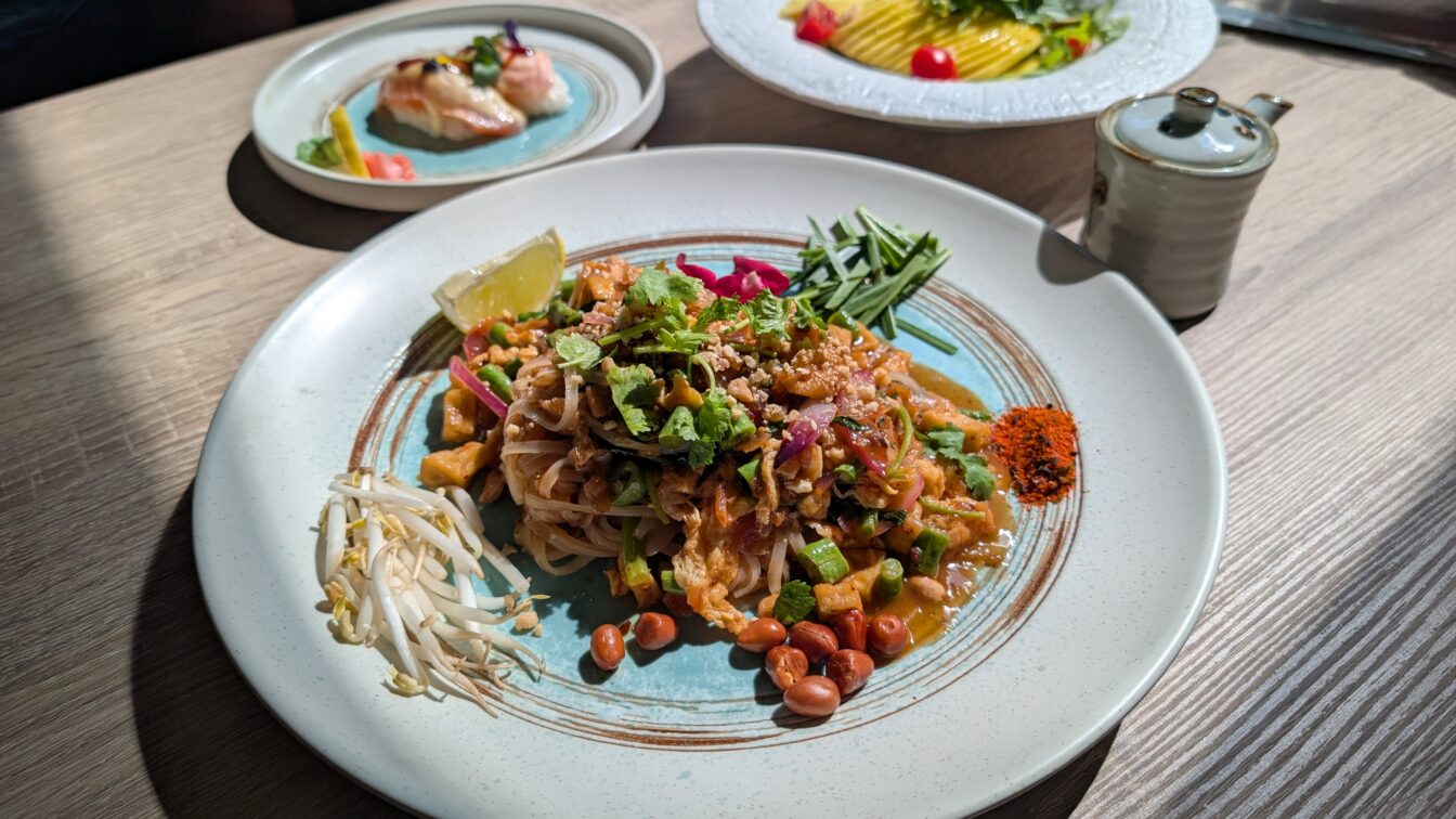 Pad Thai mit Tofu im Restaurant Coconut Curry in der Burggasse in Wien