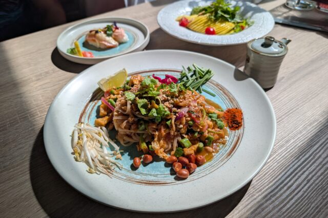 Pad Thai mit Tofu im Restaurant Coconut Curry in der Burggasse in Wien