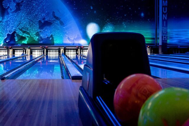 Max Munich Cosmic Bowling